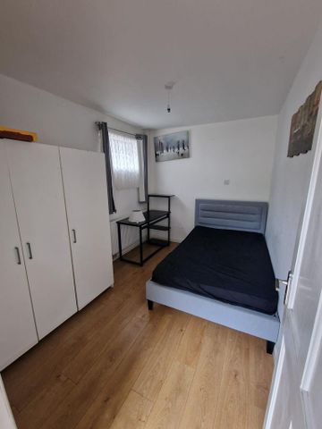 1 bedroom in a house share to rent - Photo 4