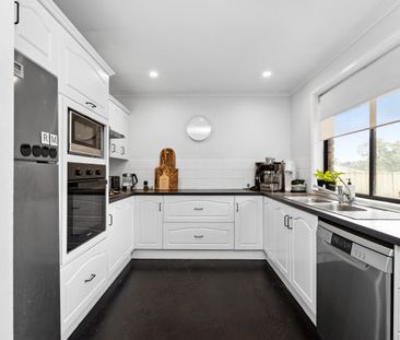 9 Bennett Cl, Aberfoyle Park SA 5159 - House For Rent | Domain - Photo 4