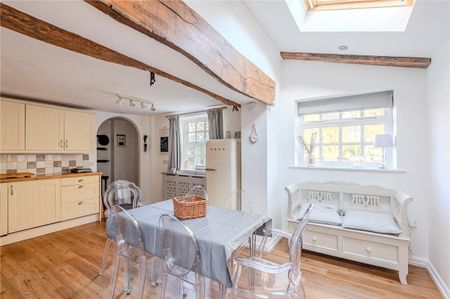 Charming five bedroom characteristic property in the beautiful and historic North Yorkshire village of Cawood with stunning countryside and river views - Photo 5