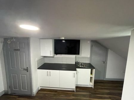 Studio to rent - Photo 3