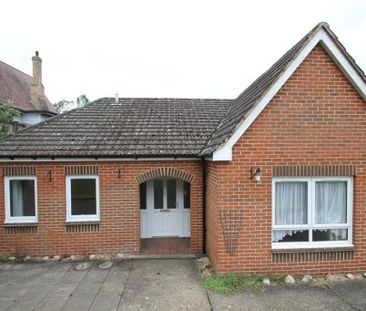 2 bedroom bungalow to rent - Photo 2