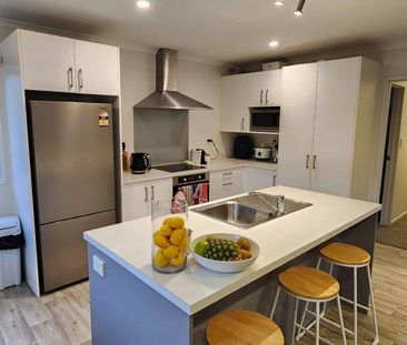 Westown, 4 bedrooms - Photo 2