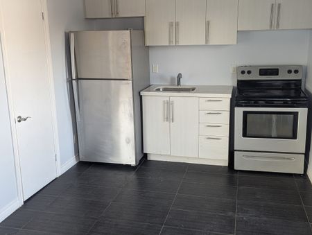 For Lease - 1182 Cannon Street Unit# B, Hamilton, Ontario - Photo 2