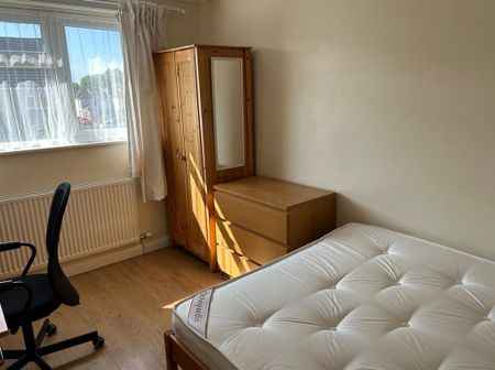 4 bedroom terraced house to rent - Photo 4