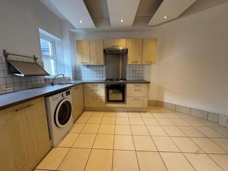 3 bedroom semi-detached house to rent - Photo 5