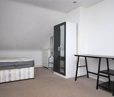 4 bedroom semi-detached house to rent - Photo 5