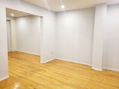 Condo Townhouse For Lease | W8096604 - Photo 2