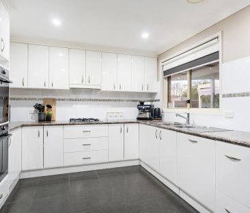 Where Family Comfort Meets Effortless Style - Photo 2