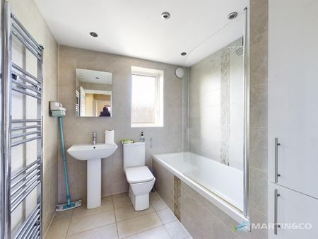 3 bedroom end of terrace house to rent - Photo 2