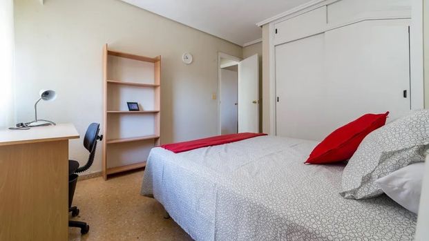 Plaça Honduras, Valencia, Valencian Community 46022 - Photo 1