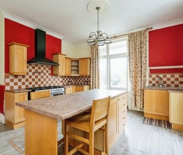 Cliff Avenue, NR27 0AN - Photo 1