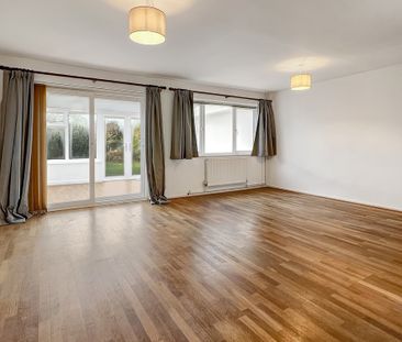 A well presented and spacious 3 bedroom terraced home, with garage,... - Photo 5