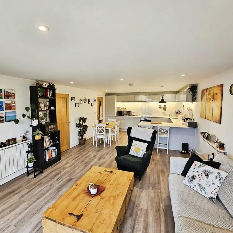 2 bedroom ground floor flat to rent - Photo 1