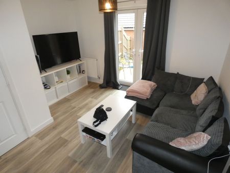 2 bed Terraced - To Let - Photo 3