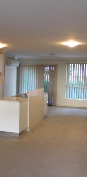 Modern 3-Bedroom Townhouse in Sought-After Mornington Estate - Photo 1