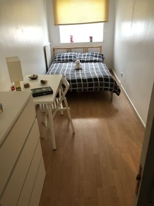 Room in a Shared House, Marlborough Avenue, E8 - Photo 1