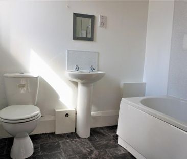 1 bedroom ground floor flat to rent - Photo 2