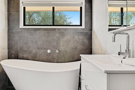 20 Horrocks Crescent, Kearneys Spring - Photo 2