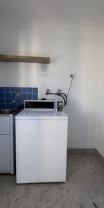 Private Studio Room With En-Suite Bathroom & Kitchenette In Perfect Location - Photo 4