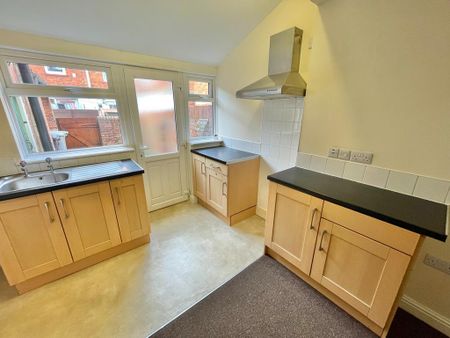 2 bedroom terraced house to rent - Photo 4