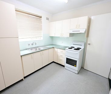 Stylish Two Bedroom Unit - Photo 3