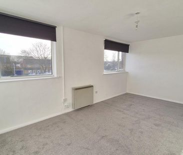 3 bedroom flat to rent - Photo 3