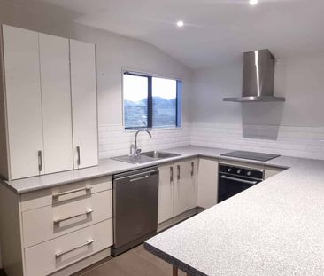 Family home in Beach Haven - Photo 5