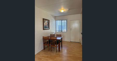 Fully Furnished Townhouse - Photo 2