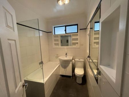 Stylish, Modern 3bedroom Home ! - Photo 2