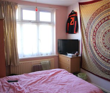 3 bedroom end of terrace house to rent - Photo 3