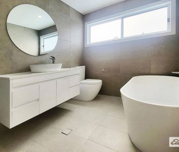 Modern Freestanding Townhouse - Photo 5