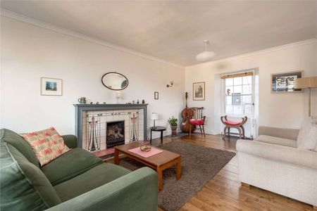 A charming two bedroom Mews House, which is available to the market unfurnished. - Photo 2