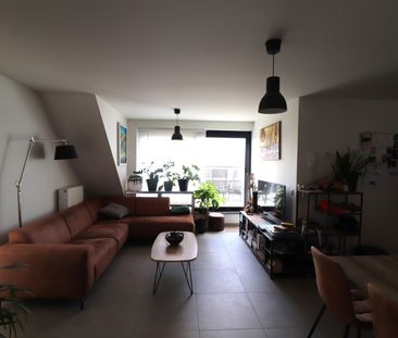 Dakappartement op derde verdieping links met terras en garage. - Photo 4