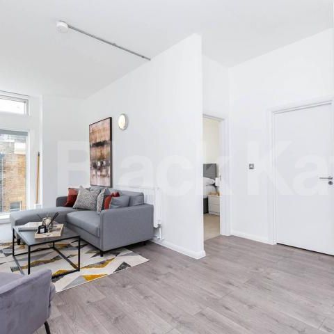 Spacious Live/work warehouse conversion in the trendy Dalston - Photo 1