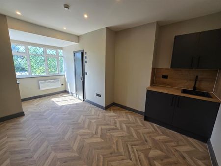 London Road, Ewell KT17 - Photo 2