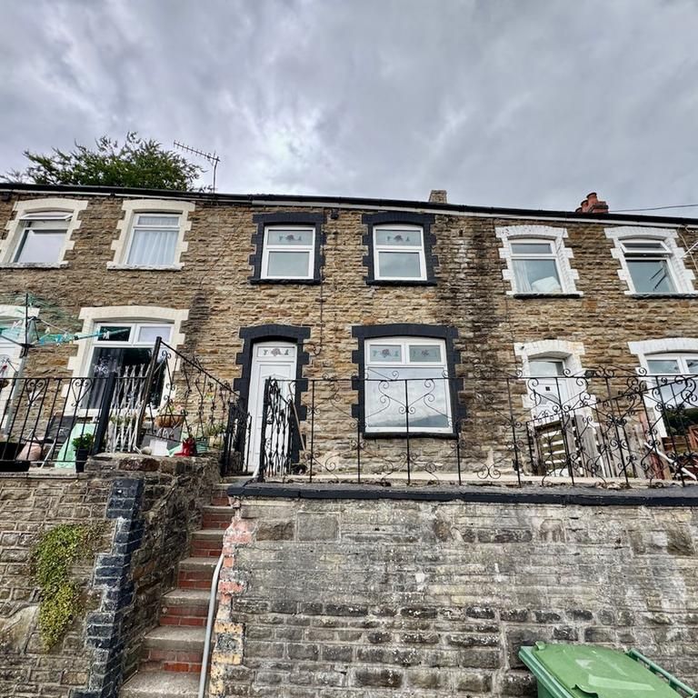 3 bedroom terraced house to rent - Photo 1