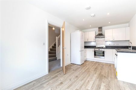 3 bedroom semi-detached house to rent - Photo 5
