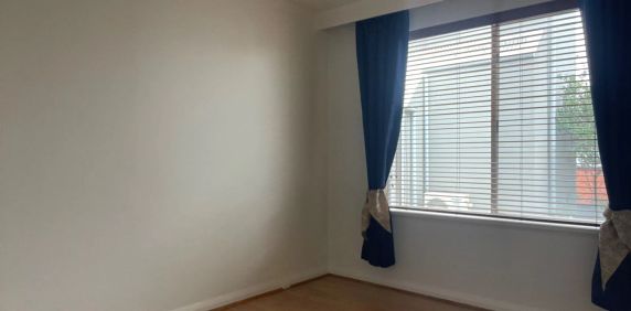 LIGHT, BREEZY AND SECURE APARTMENT - Photo 2