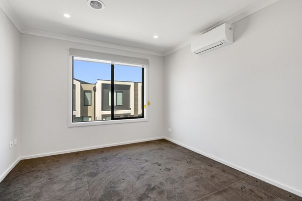 17 Butterfields Walk, Officer VIC 3809 - House For Rent | Domain - Photo 1