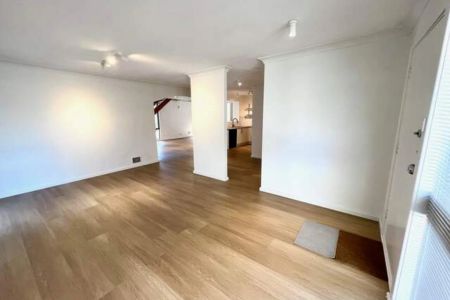 Stone's throw from Geographe Bay! - Photo 4