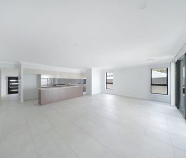 5 Bedroom Home With Solar - Photo 1