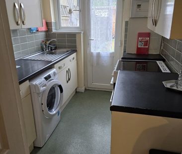 Room in a Shared House, Fieldend Road, SW16 - Photo 5