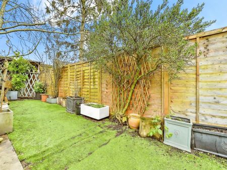 2 bedroom terraced house to rent - Photo 2