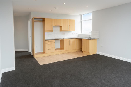 2 bedroom penthouse to rent - Photo 2