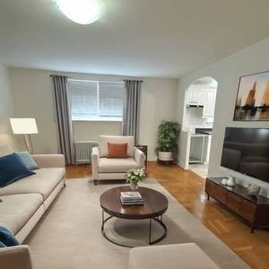 2696 LAKE SHORE BLVD. W. #1- 1BR + DEN/1BATH, LAUNDRY, STEPS TO TTC - Photo 2