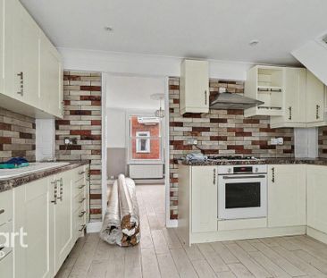 3 bedroom semi-detached house to rent - Photo 5