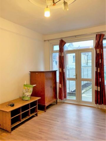 4 bedroom semi-detached house to rent - Photo 2