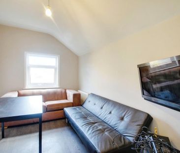 4 bedroom semi-detached house to rent - Photo 1