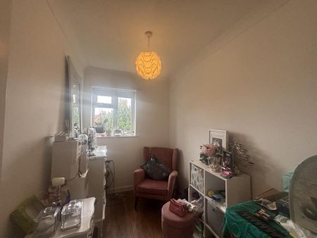 3 bedroom semi-detached house to rent - Photo 4