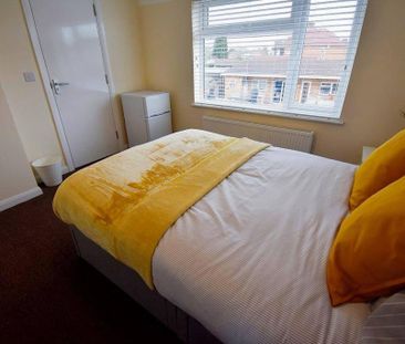 1 bedroom in a house share to rent - Photo 2